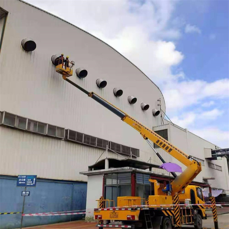 南圣镇高空作业车出租服务：专业广告牌安装解决方案