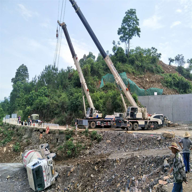 南圣镇汽车掉沟里叫吊车救援要多少钱