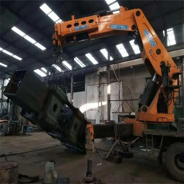 南圣镇130吨折臂吊车出租吊机租赁附近电话